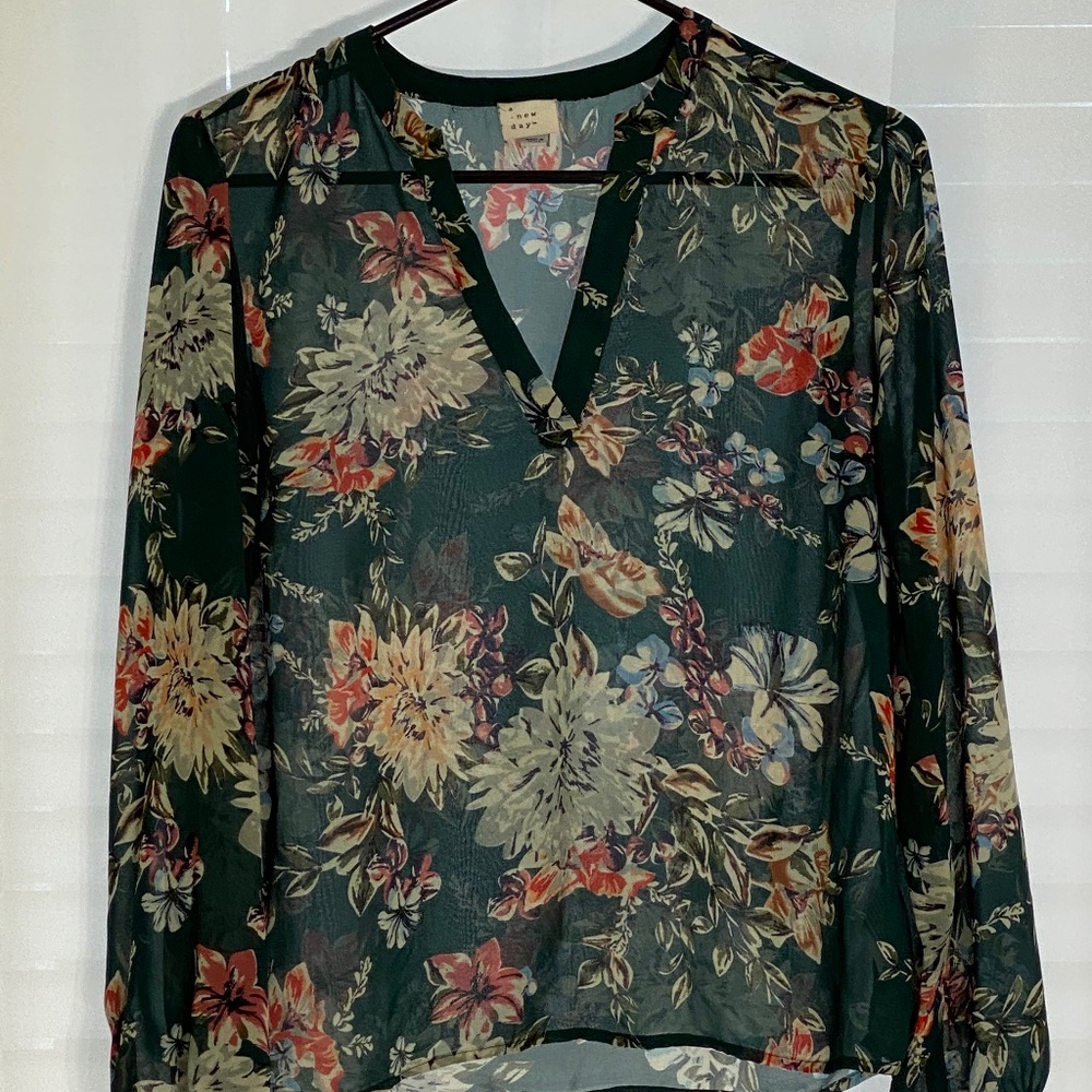 New day sheer blouse small